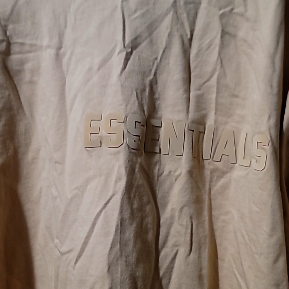 Essentials long sleeve shirt not sure if it women or men's size medium